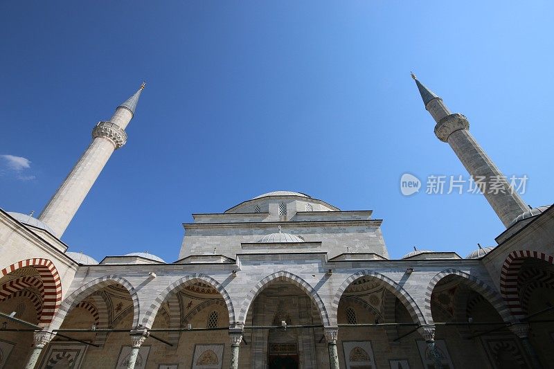 来自Edirne Yildirim Beyazit清真寺庭院的建筑部分